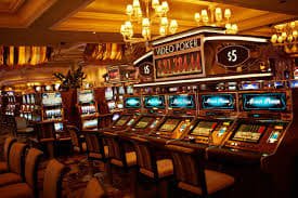 mmkbur APP တွင် Slots Casino Sports ဂိမ်းများ ကစားနေသောပုံ